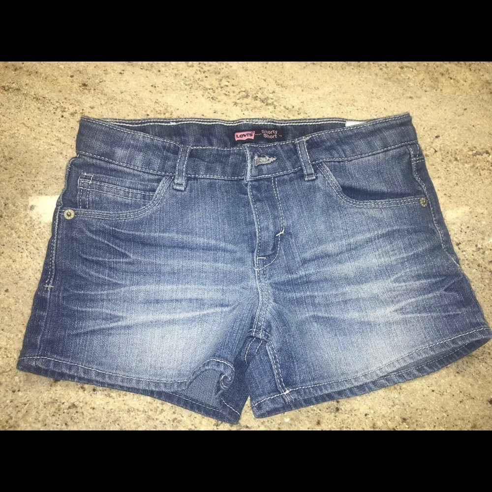 2 Levi’s shorts